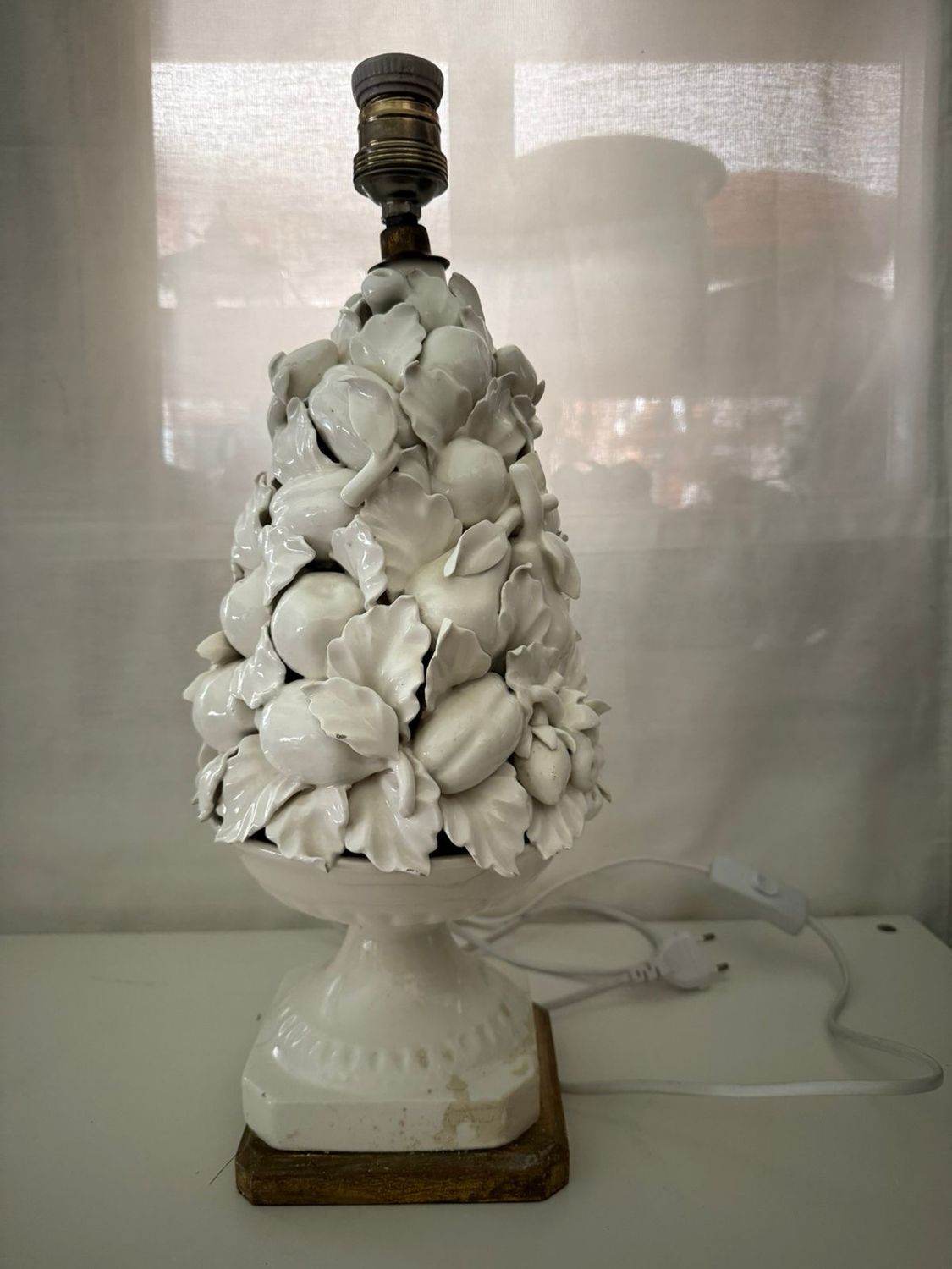Lámpara de porcelana sobremesa, Manises