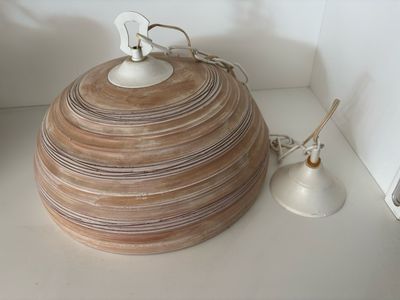 Bonita lámpara de techo con un diseño único Bonita lámpara de techo con un diseño único