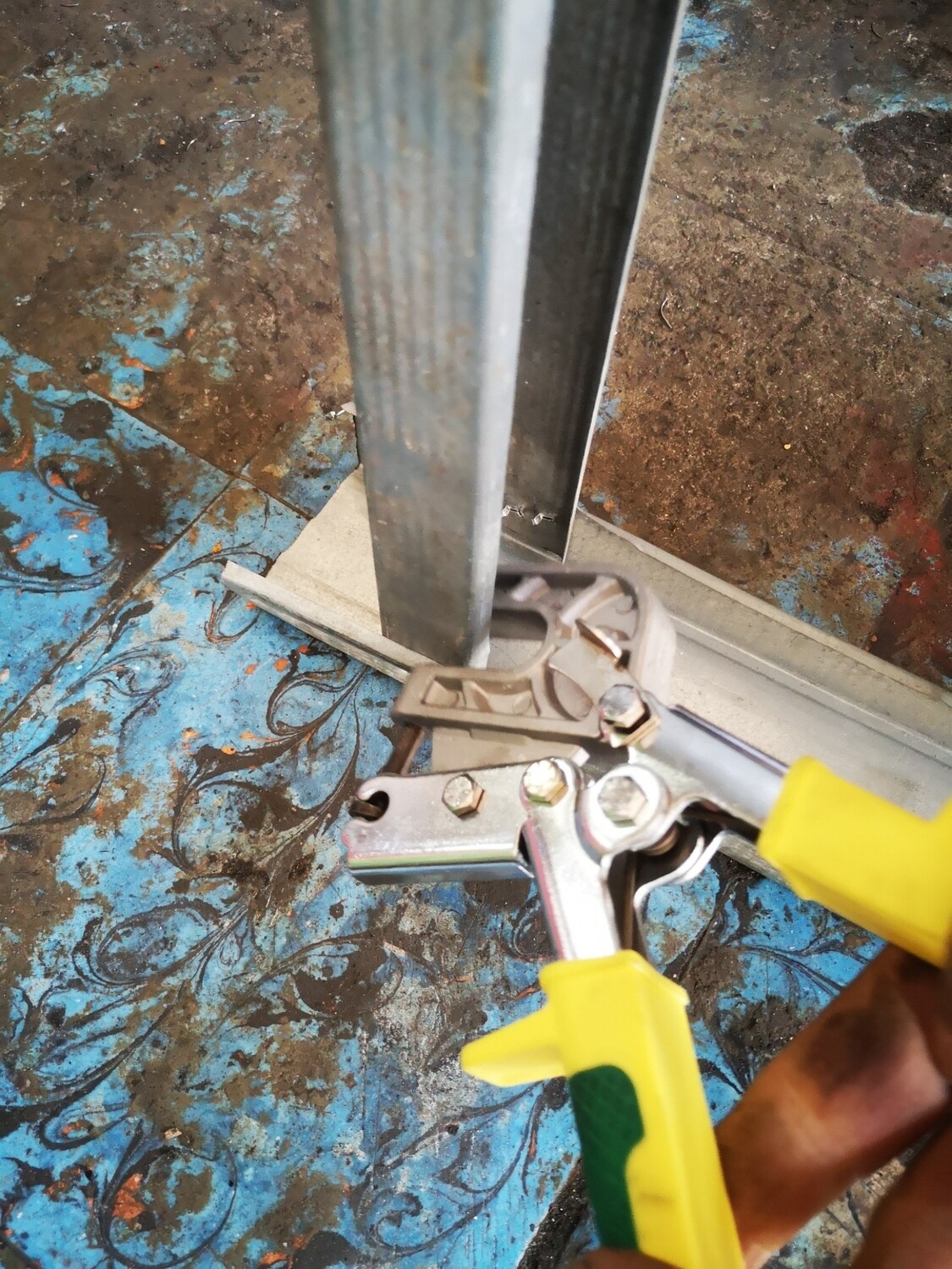 ponchadora para extructura de tabla yeso