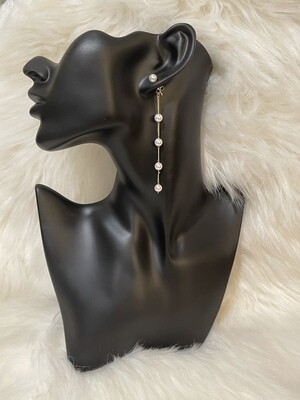Delicate Pearl Drop Earings