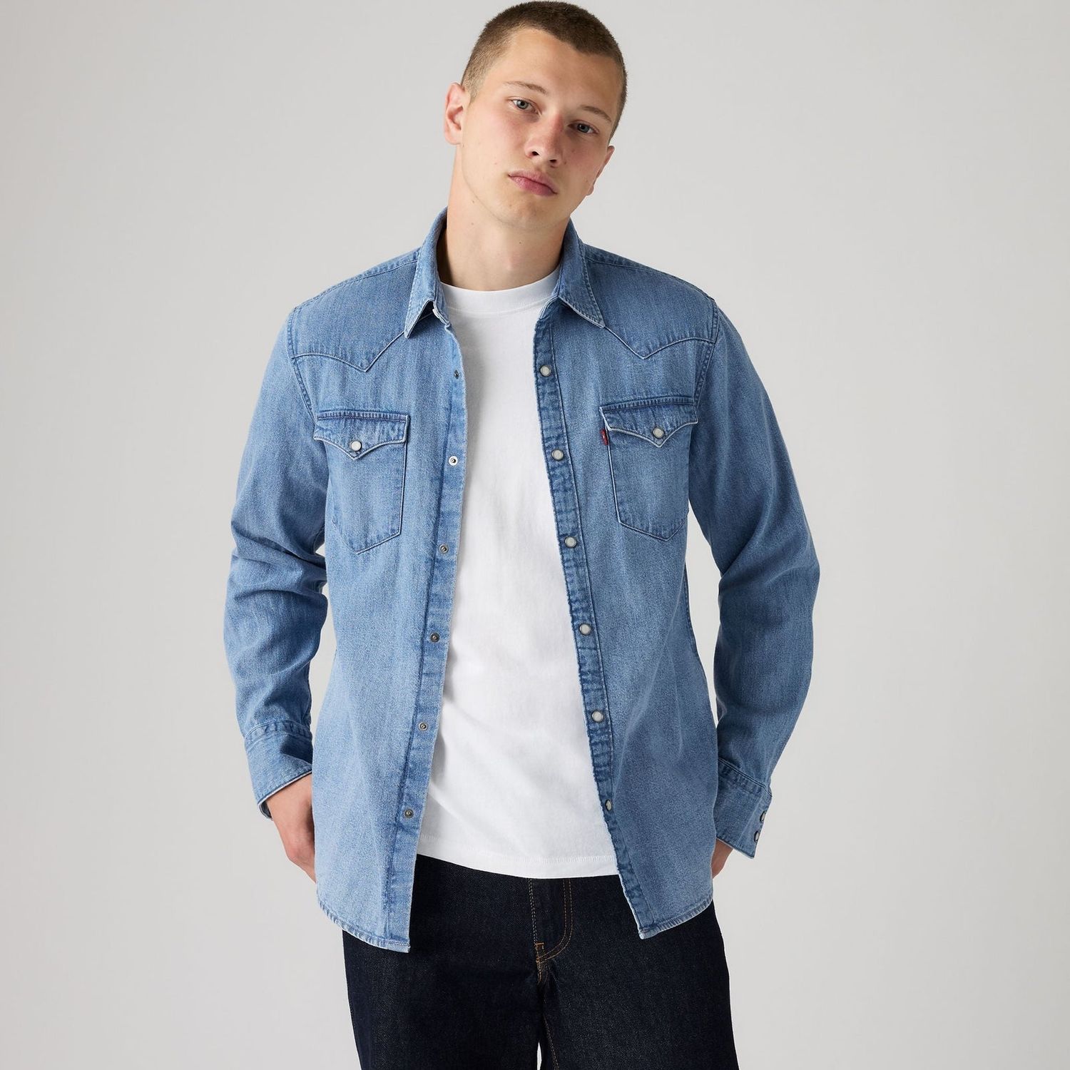 LEVI'S MEN'S BARSTOW STANDARD FIT  STANDARD FIT WESTERN SHIRT - BLUE SKY MOUNTAIN LIGHT