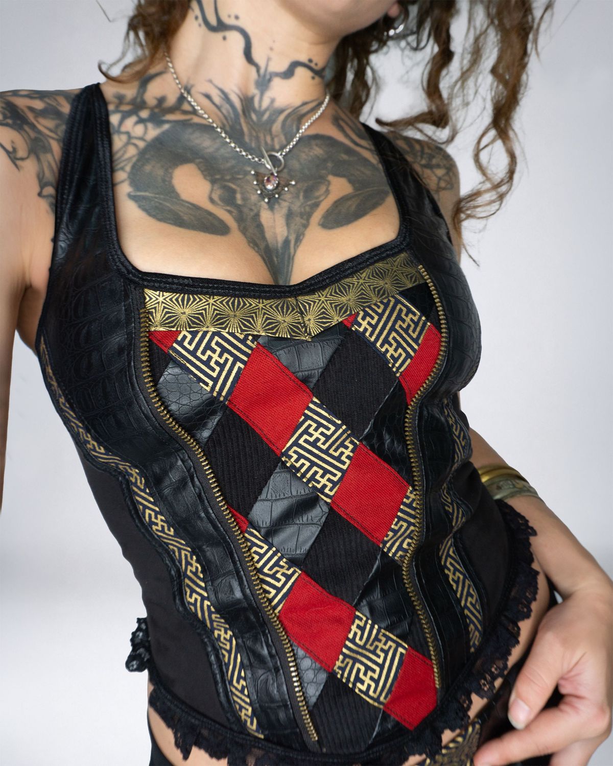CIRCUS SET BLACK/RED/GOLD CIRCUS SET BLACK/RED/GOLD