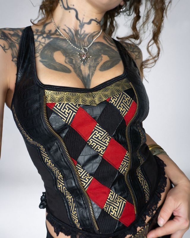 CIRCUS SET BLACK/RED/GOLD
