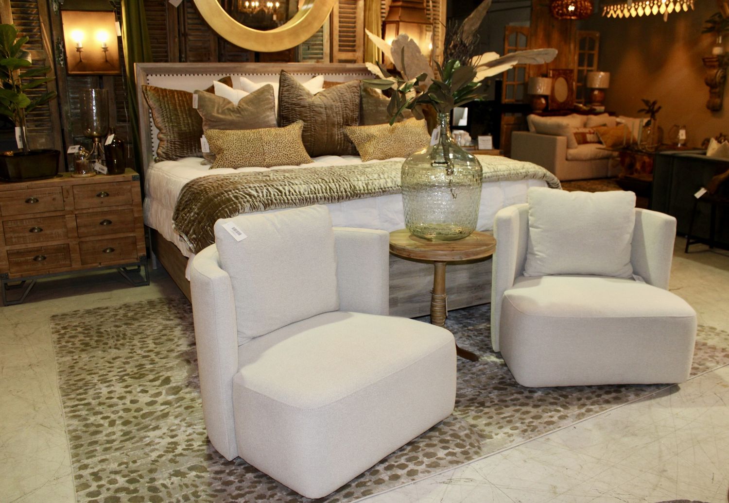 Mara Ivory Swivel Chair