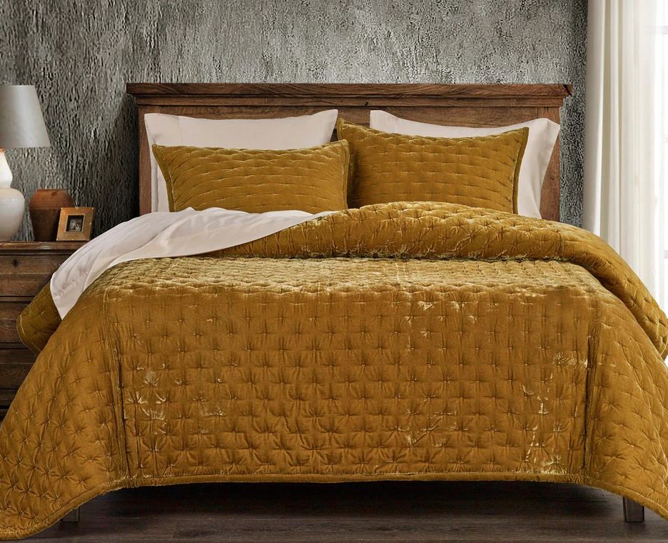 Saffron Stella Faux Velvet Quilt King