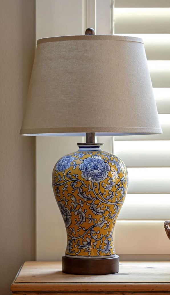 Chinoiserie Porcelain Lamp