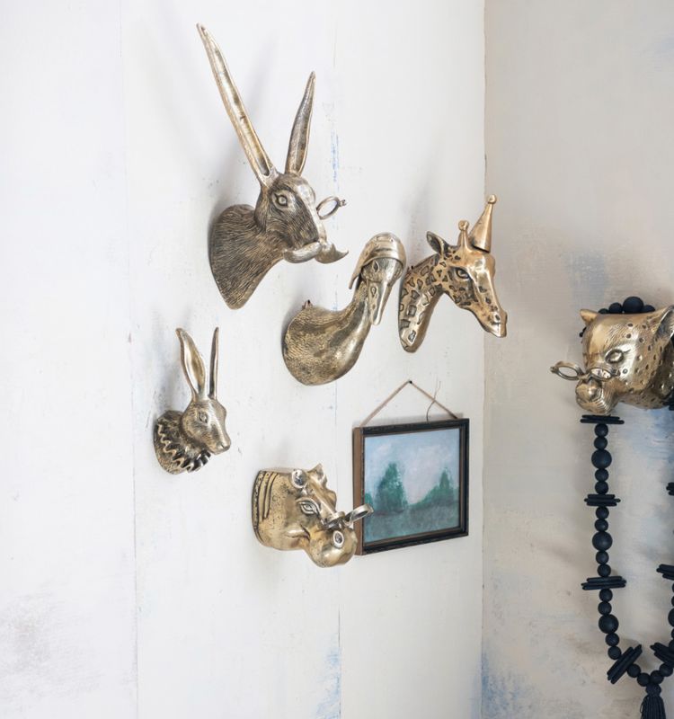 Aluminum Rabbit Head with Ruff Collar