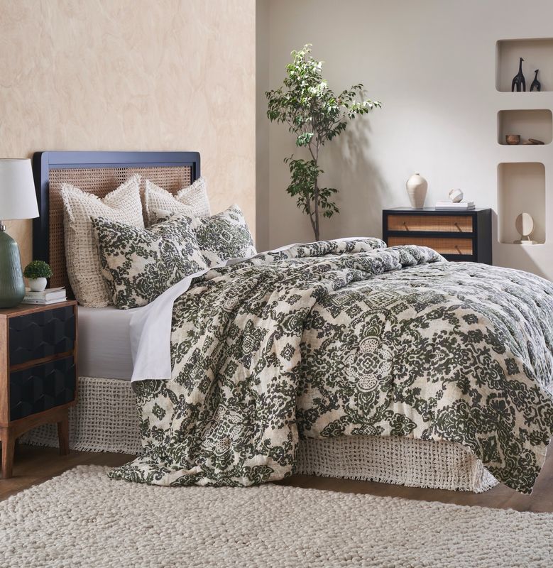 Leslie Green Comforter King