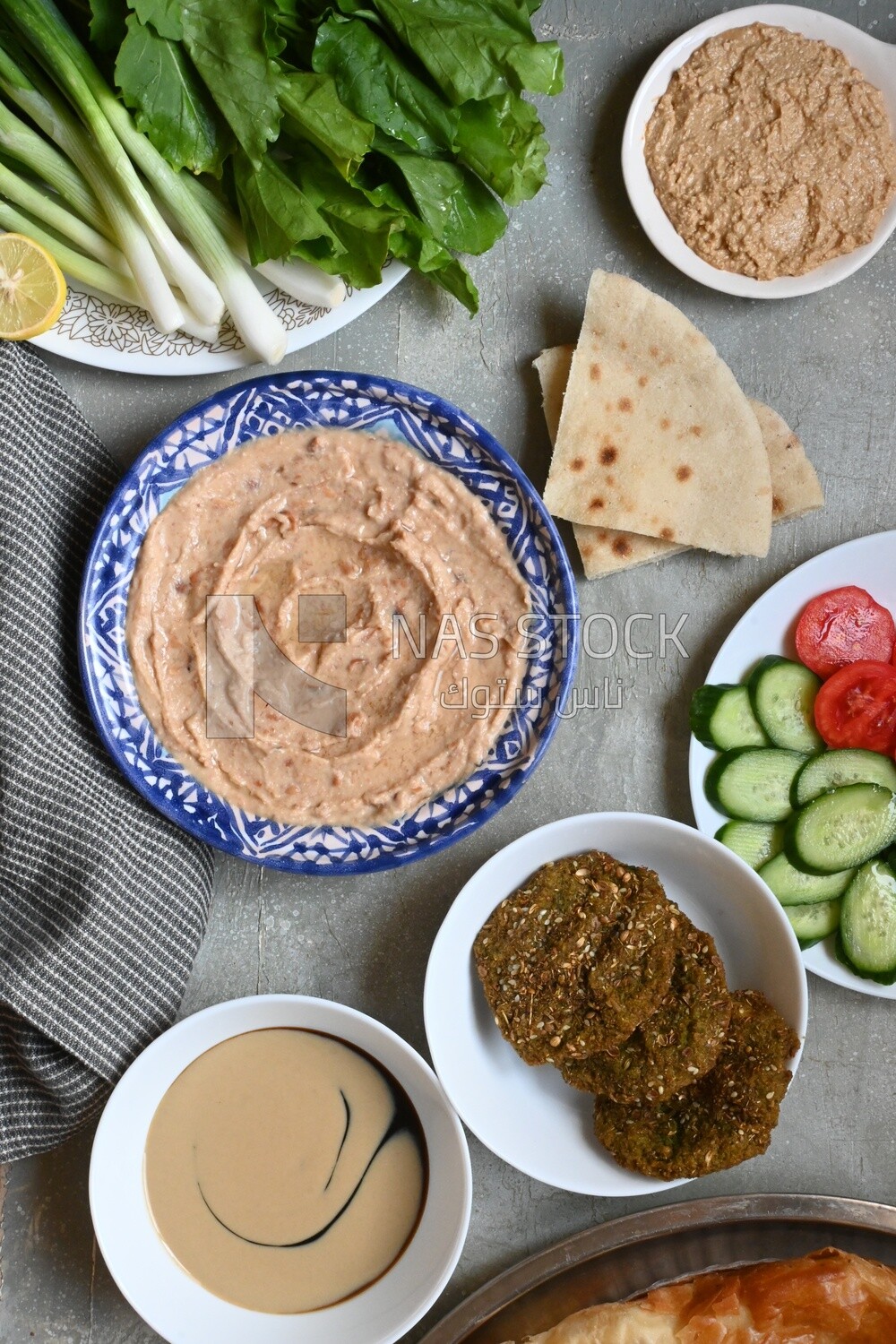 فطير مشلتت مع عسل وجبنة وخبز
