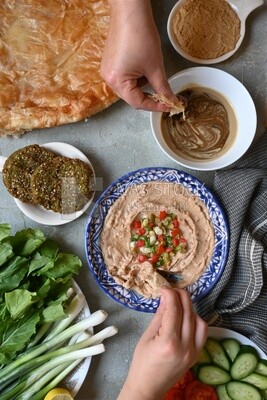 Hands eating egyptian feteer meshaltet