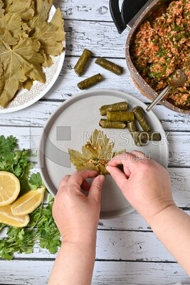 يد تحشى ورق عنب