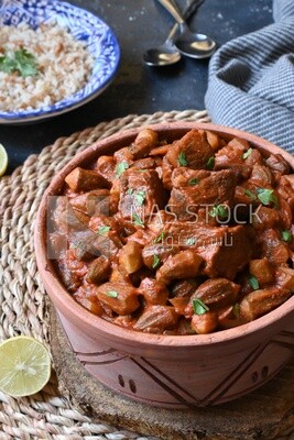 Delicious okra dish with sauce and meat, Plate rice, Arabic meals, recipes and delicious food dishes, delicious meals, delicious food, okra dish