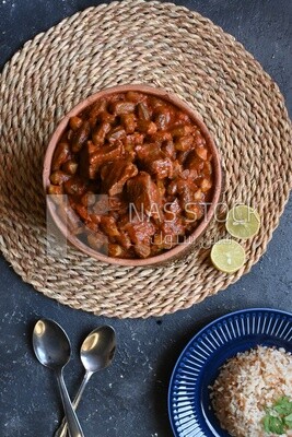 Top view of a delicious okra dish with sauce and meat, Plate rice, Arabic meals, recipes and delicious food dishes, delicious meals, delicious food, okra dish