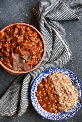 Top view of a delicious okra dish with sauce and meat, Plate rice, Arabic meals, recipes and delicious food dishes, delicious meals, delicious food, okra dish