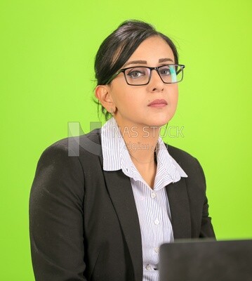 امراة بنظارة