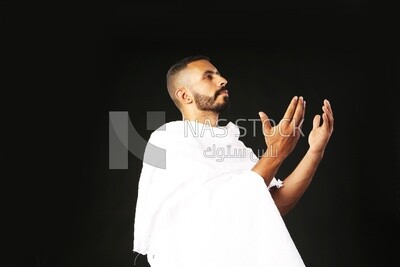 A man wearing an ihram dress