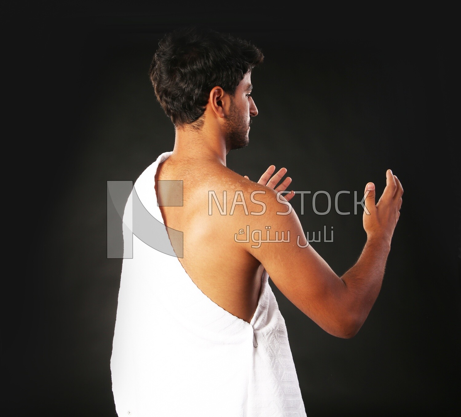 A man wearing an ihram dress