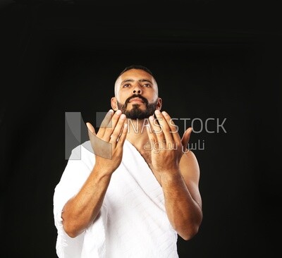 A man wearing an ihram dress