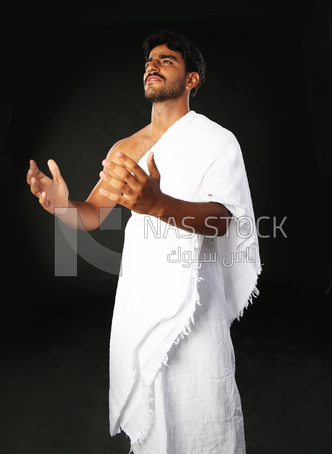 A man wearing an ihram dress