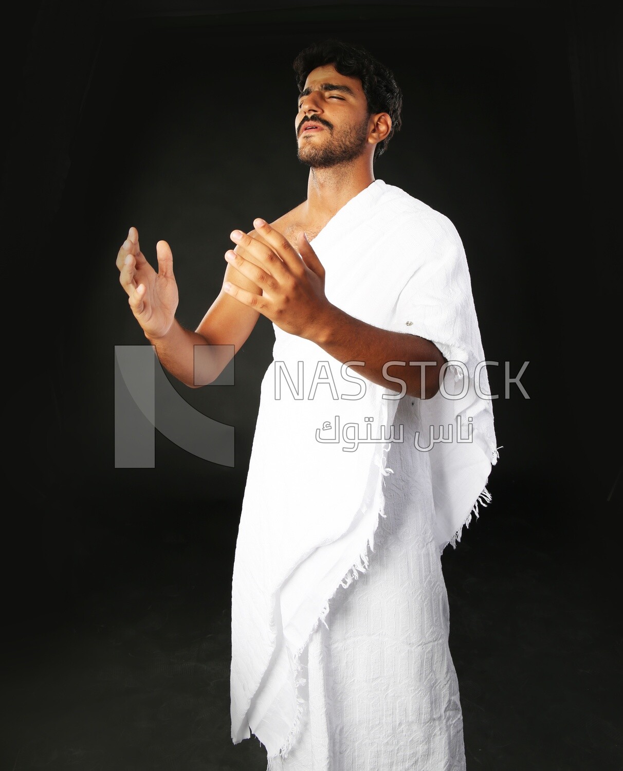 A man wearing an ihram dress