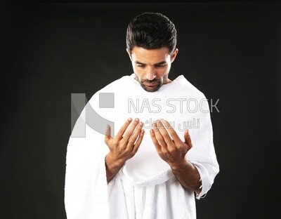 A man wearing an ihram dress