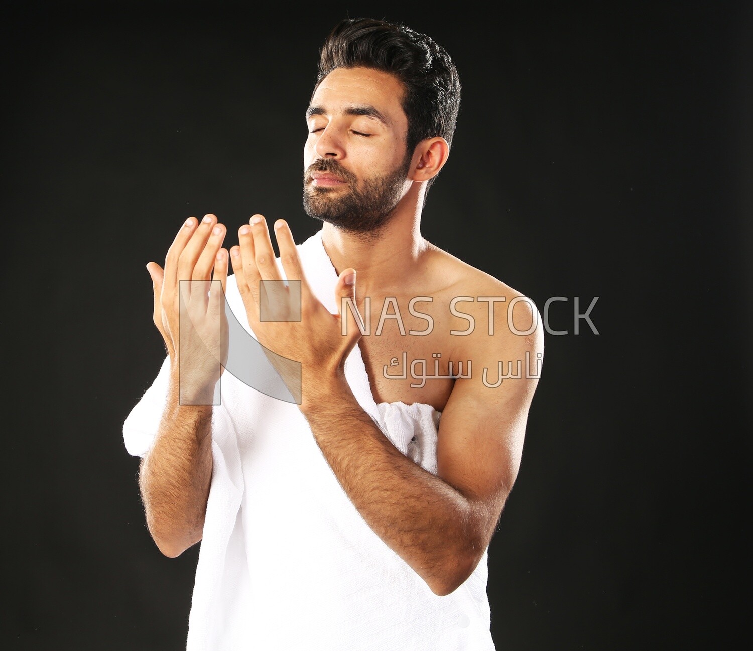 A man wearing an ihram dress