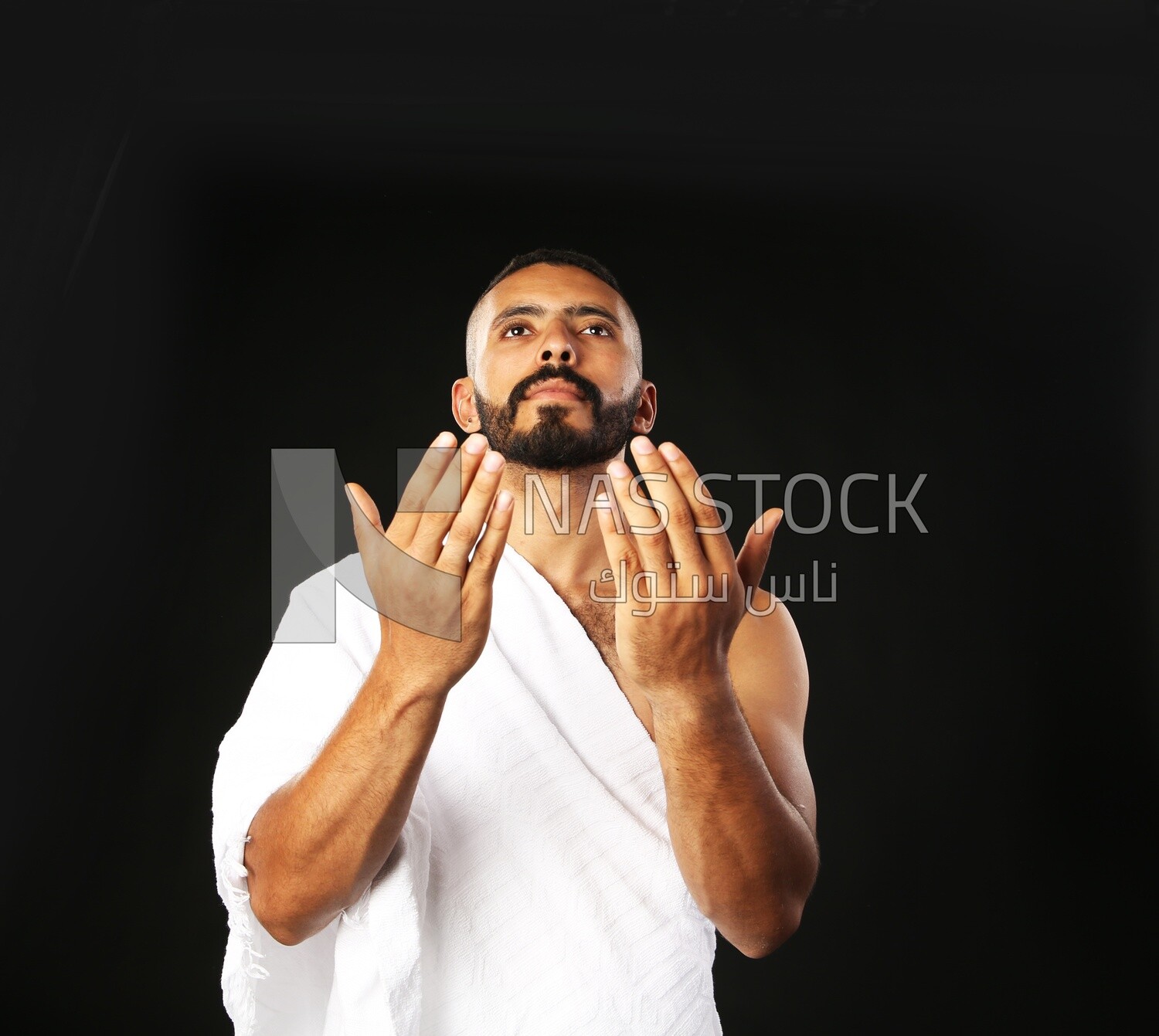 A man wearing an ihram dress