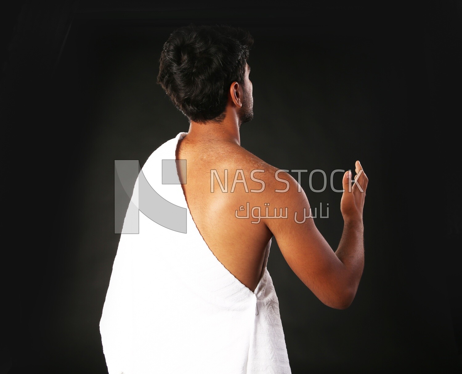 A man wearing an ihram dress