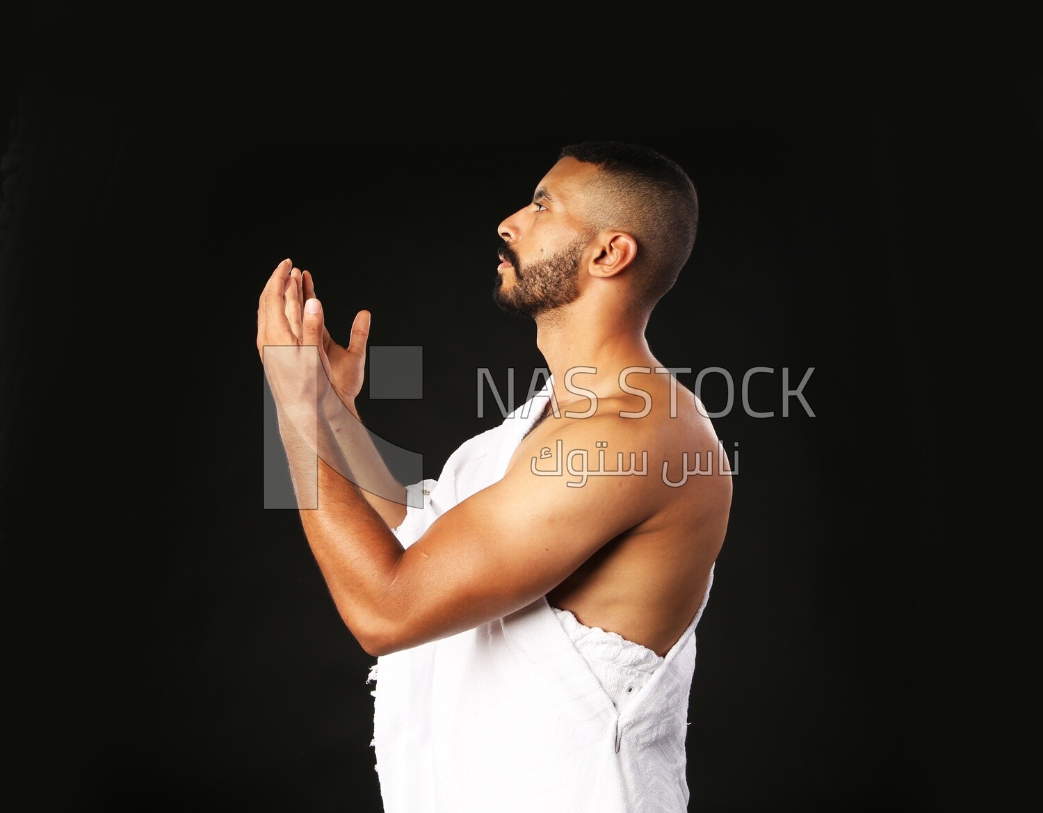 A man wearing an ihram dress