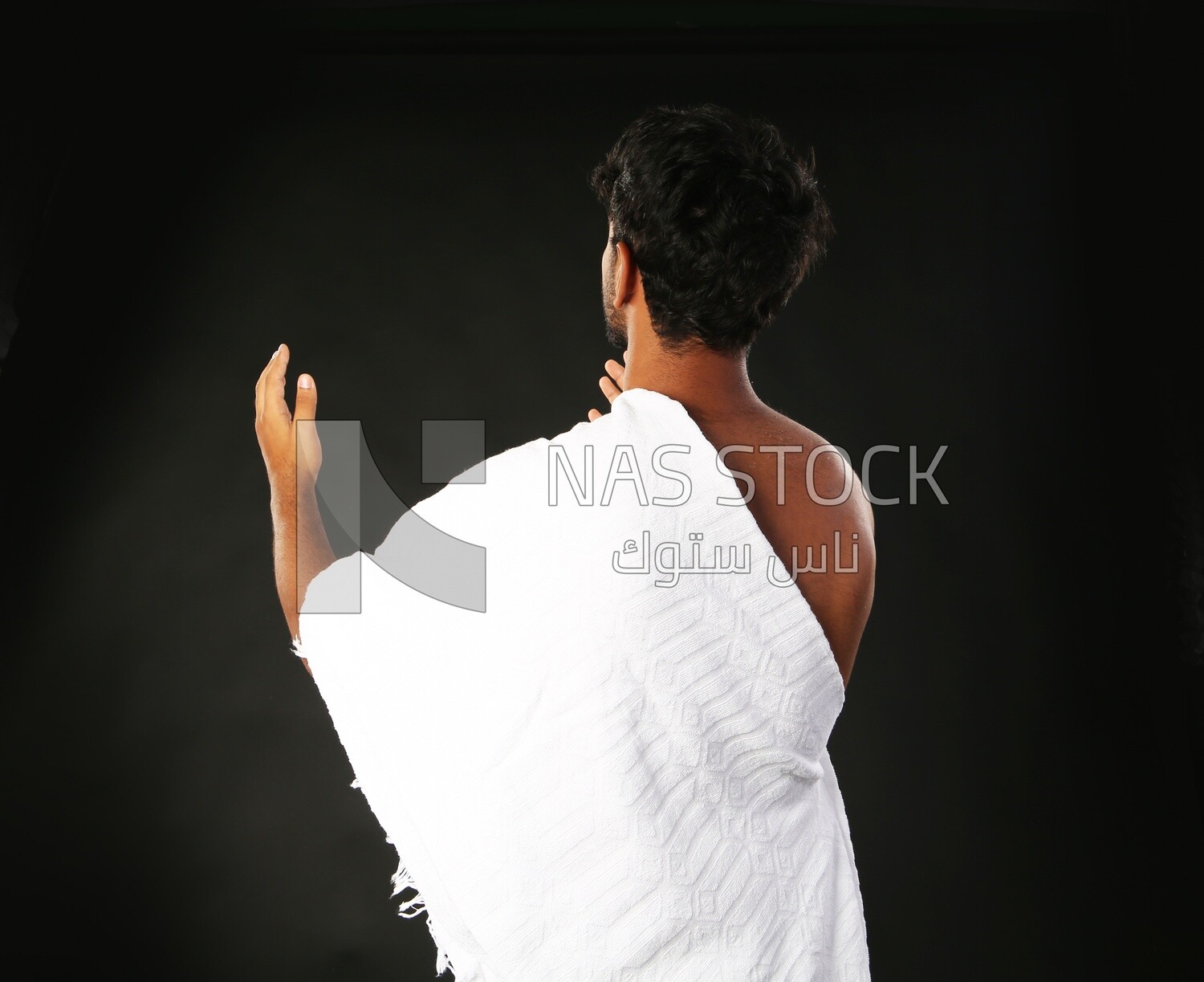 A man wearing an ihram dress