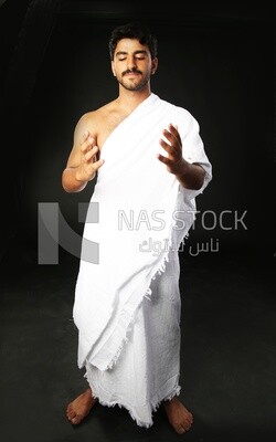 A man wearing an ihram dress