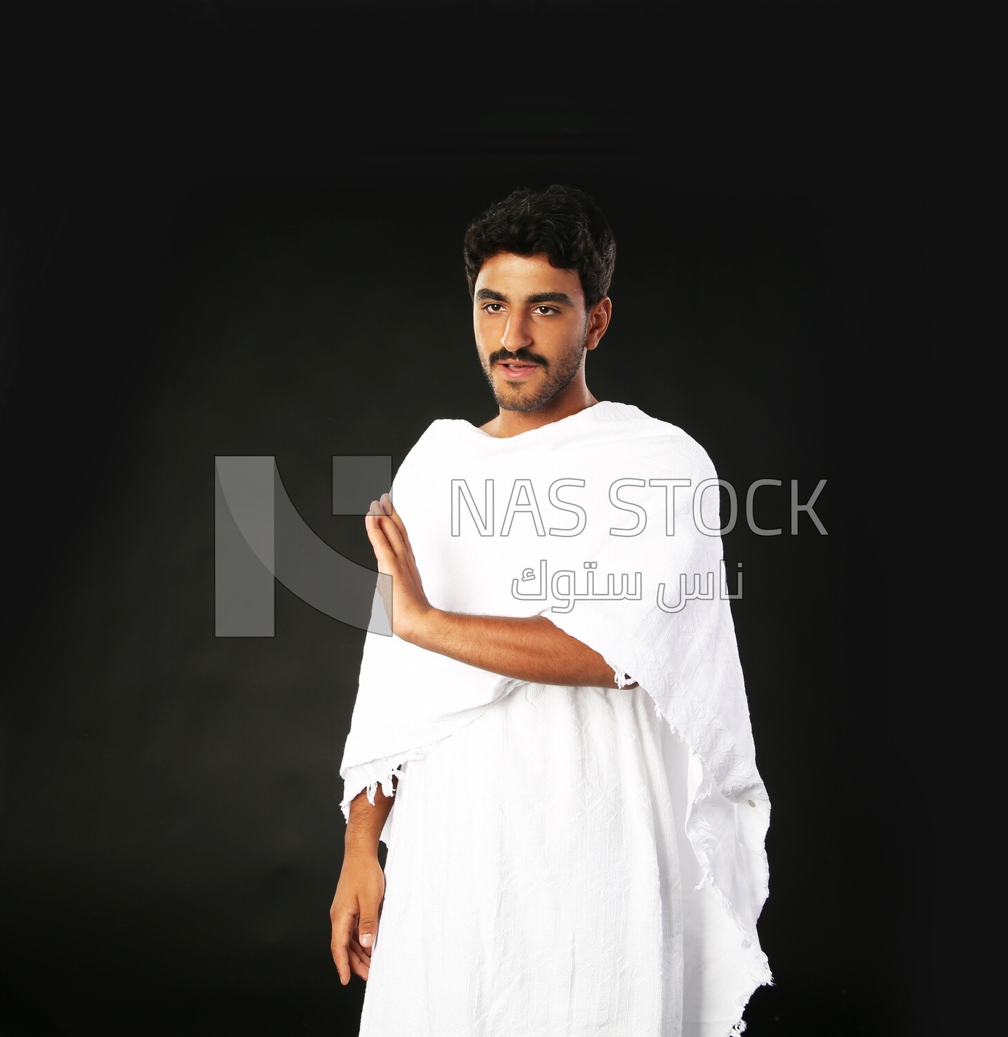 A man wearing an ihram dress