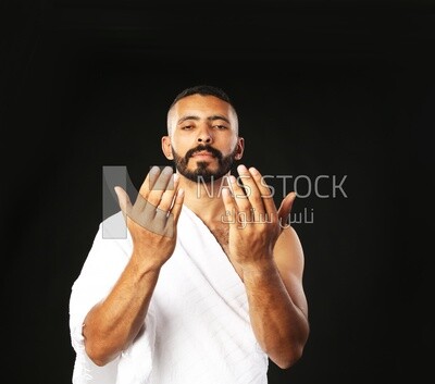 A man wearing an ihram dress
