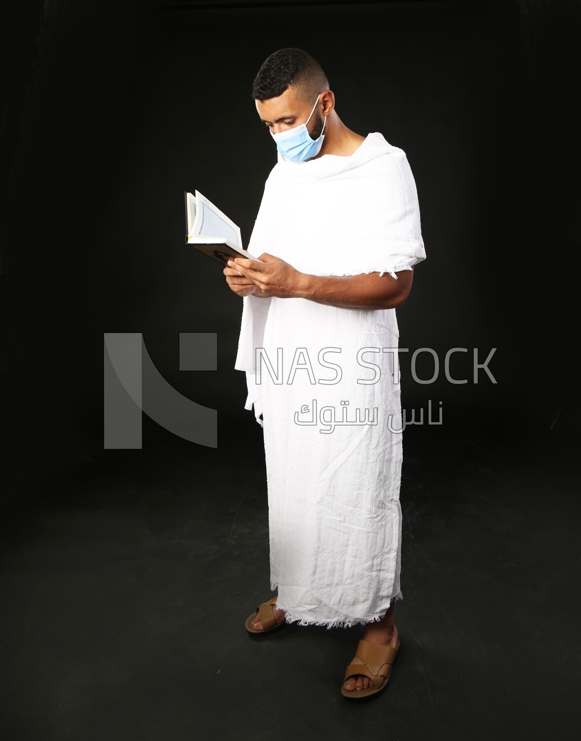 A man wearing an ihram dress