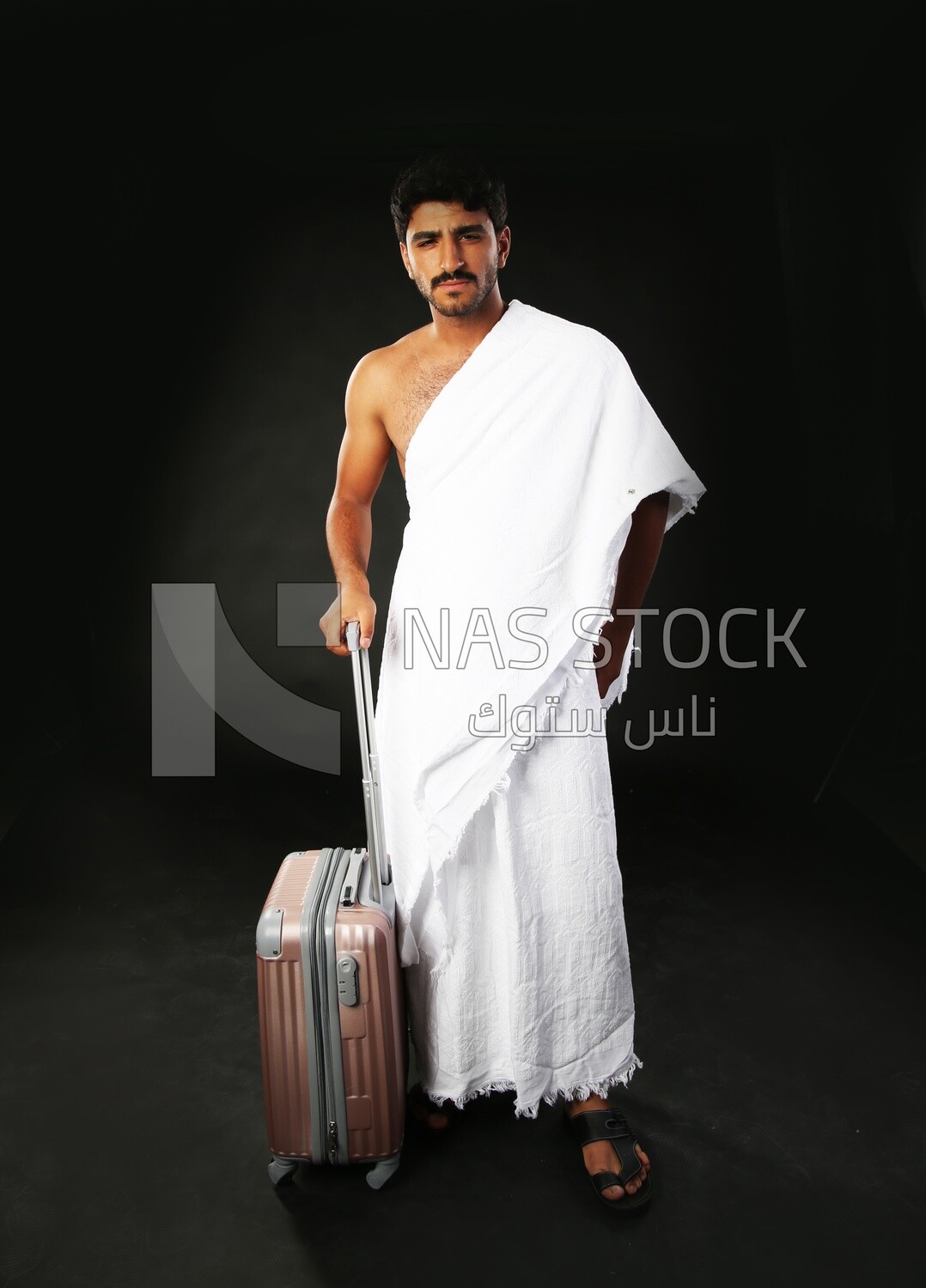 A man wearing an ihram dress with his luggage