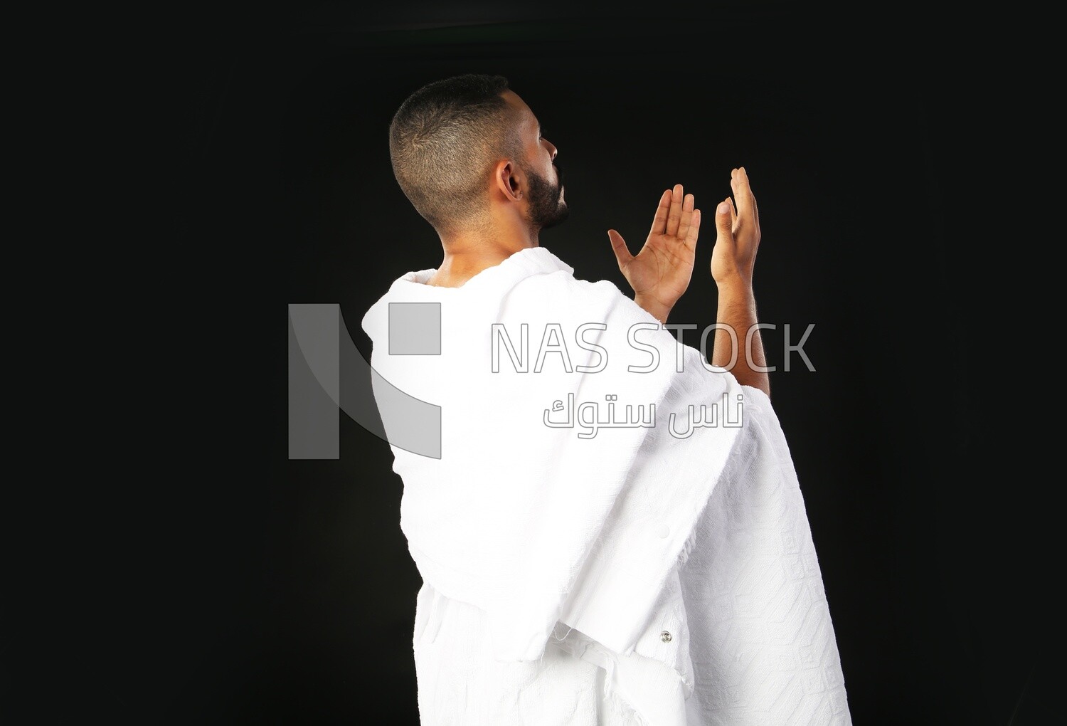 A man wearing an ihram dress