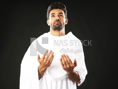 A man wearing an ihram dress