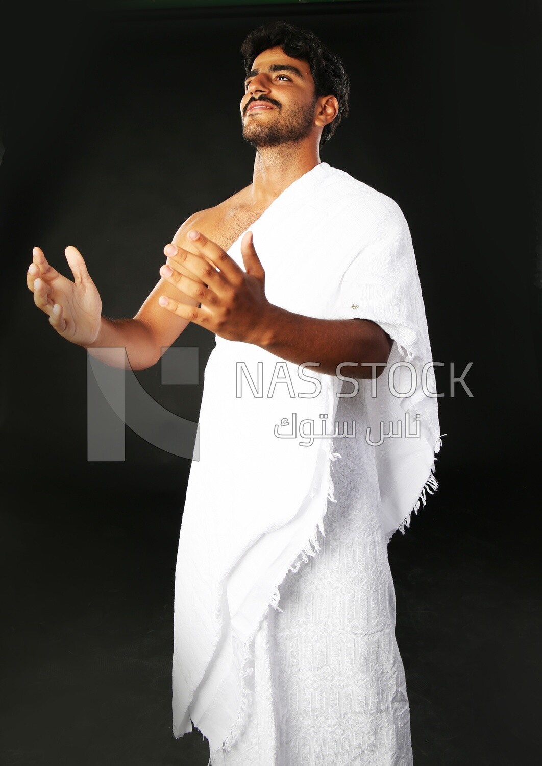 A man wearing an ihram dress