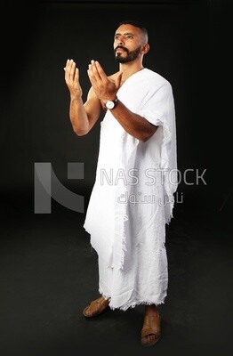 A man wearing an ihram dress