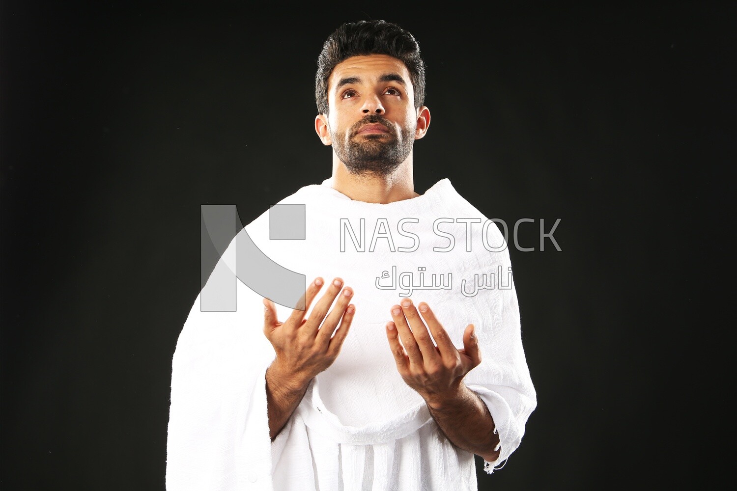 A man wearing an ihram dress