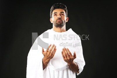 A man wearing an ihram dress