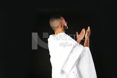 A man wearing an ihram dress
