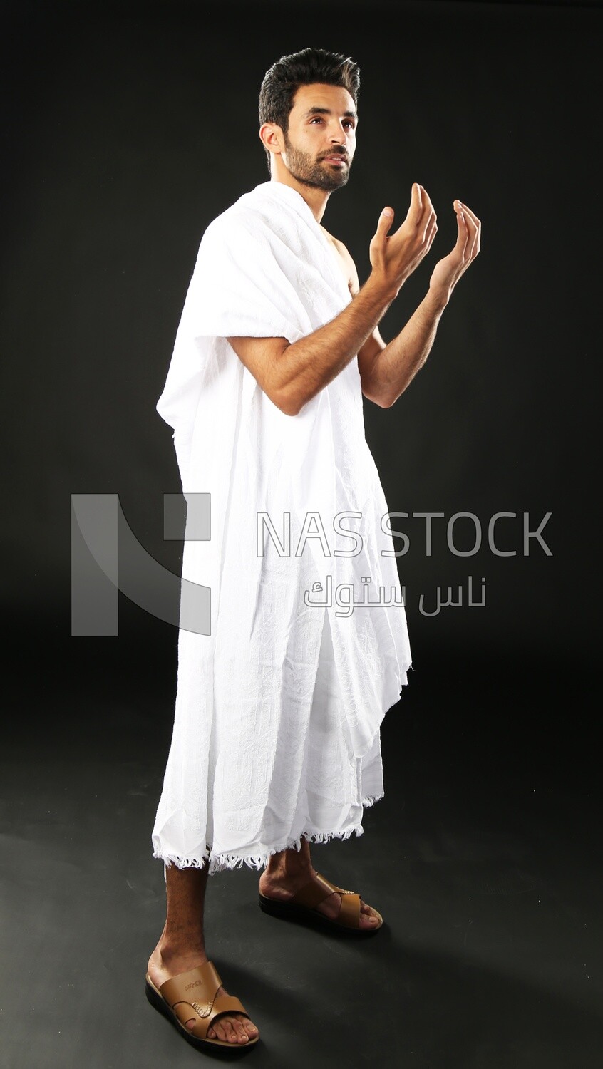 A man wearing an ihram dress