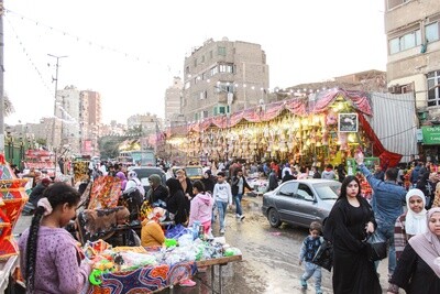 Al-Sayeda Zainab Street crowded with citizens during the days of Ramadan