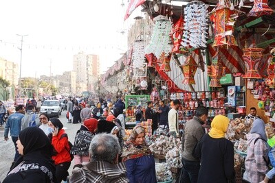 One of Cairo&#39;s streets crowded with citizens during the days of Ramadan