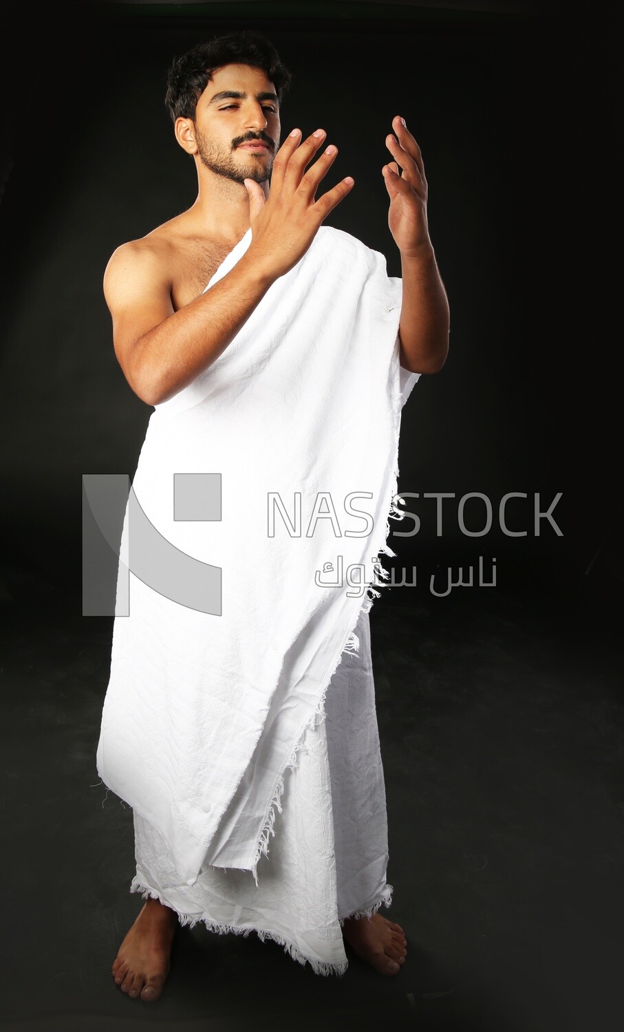 A man wearing an ihram dress