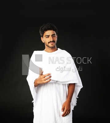 A man wearing an ihram dress