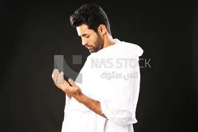 A man wearing an ihram dress