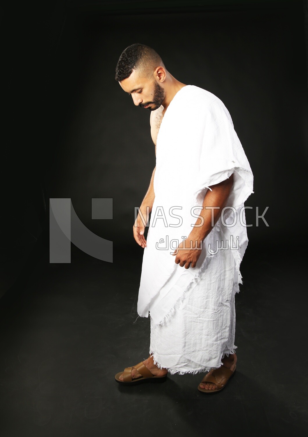 A man wearing an ihram dress