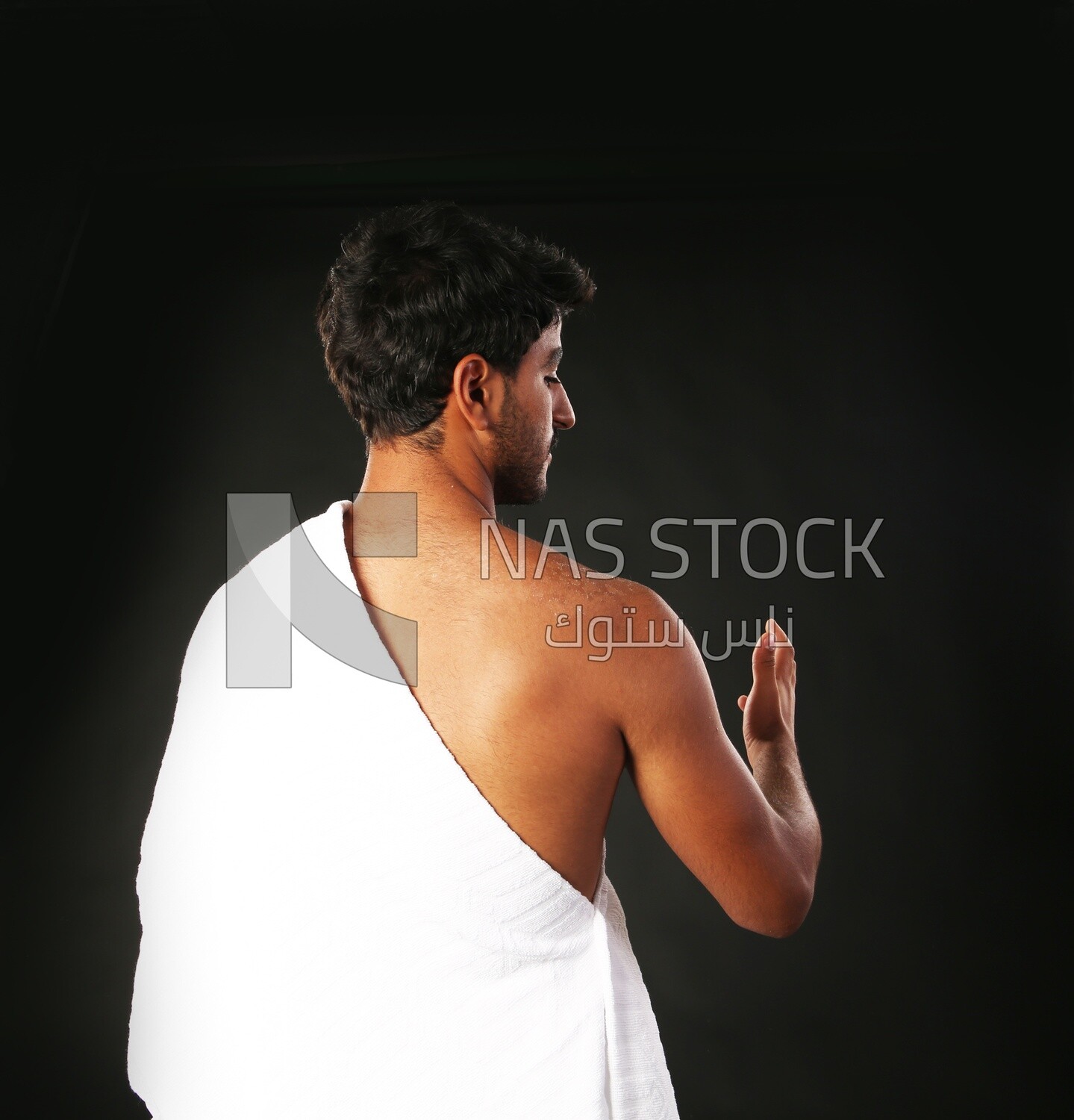 A man wearing an ihram dress